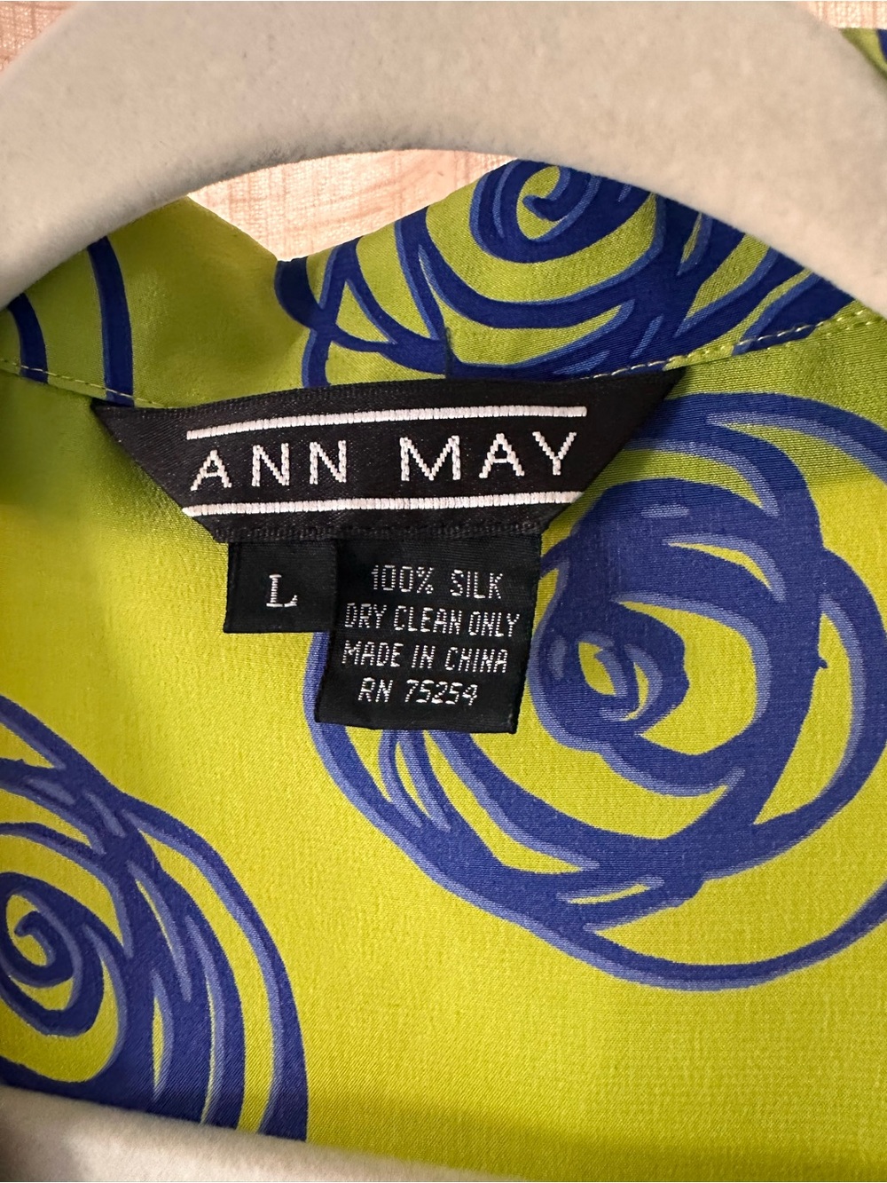 LOT OF 2 - 100% Silk, Button-Front Short Sleeve Tops - Picture 3 of 6